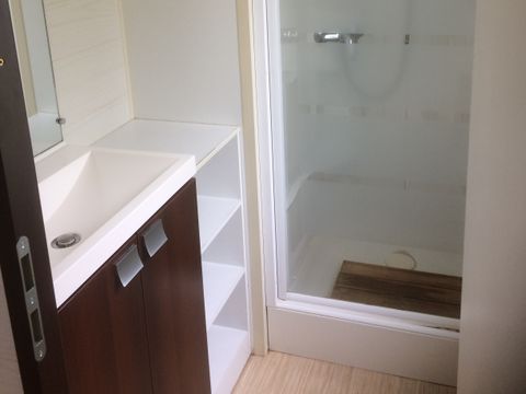 MOBILHOME 4 personnes - Standard 26m² - 2 chambres + Terrasse + TV + Clim