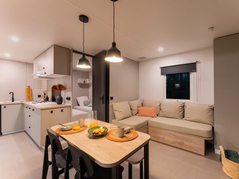 Mobilhome 4 personnes - Premium 29m² - 2 chambres - Terrasse semi-couverte