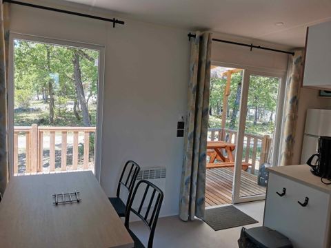 MOBILHOME 4 personnes - Premium 29m² - 2 chambres + terrasse semi-couverte + TV + LV + clim + draps inclus