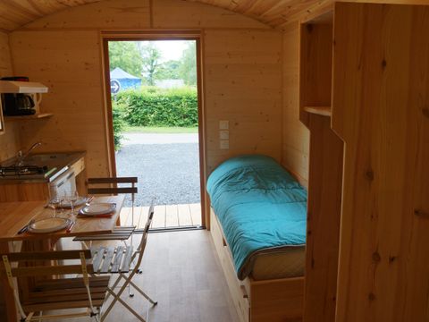 HÉBERGEMENT INSOLITE 3 personnes - Roulotte VALJOLY ACCES AQUATICA GRATUIT