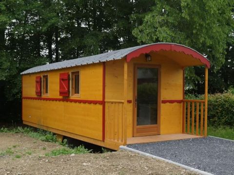 HÉBERGEMENT INSOLITE 3 personnes - Roulotte VALJOLY ACCES AQUATICA GRATUIT