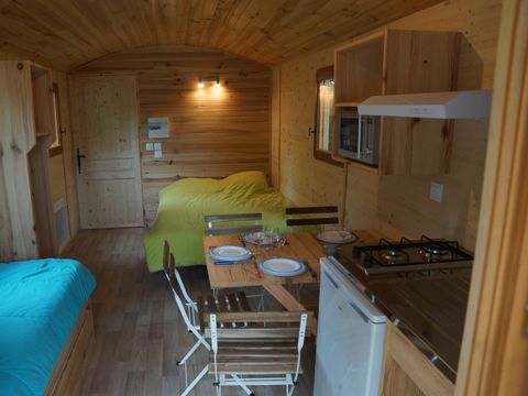 HÉBERGEMENT INSOLITE 3 personnes - Roulotte VALJOLY ACCES AQUATICA GRATUIT