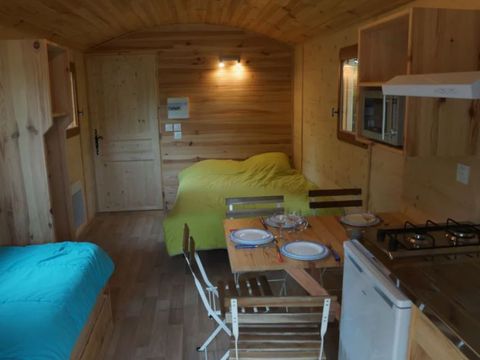 HÉBERGEMENT INSOLITE 3 personnes - Roulotte VALJOLY ACCES AQUATICA GRATUIT