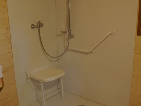 HÉBERGEMENT INSOLITE 3 personnes - Roulotte VALJOLY ACCES AQUATICA GRATUIT