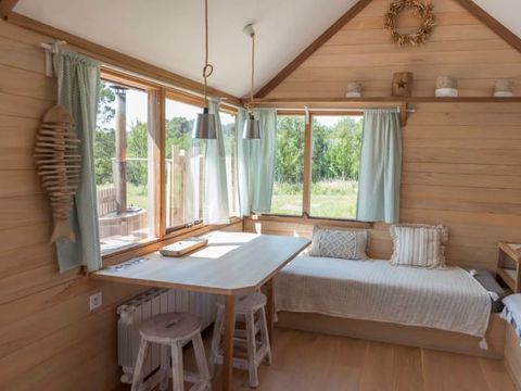 CHALET 4 personnes - Cabane SPA au bord de l'eau