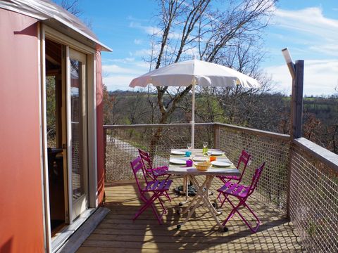 HÉBERGEMENT INSOLITE 2 personnes - Yourte moderne 2 personnes inclus possible 4 personnes en supplément auprès du camping