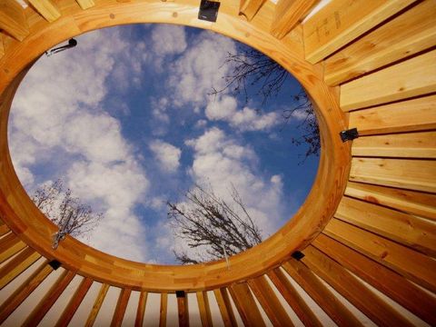 HÉBERGEMENT INSOLITE 2 personnes - Yourte moderne 2 personnes inclus possible 4 personnes en supplément auprès du camping