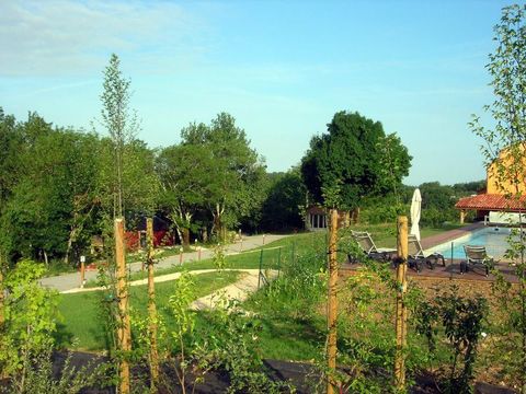 Hébergement 2 personnes - Yourte moderne possible 4 personnes en supplément auprès du camping