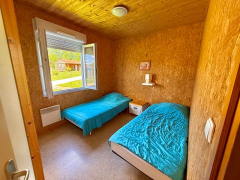 CHALET 6 personnes - Chalet standard PMR (personne à mobilité réduite) 39m² -  2 chambres / terrasse couverte