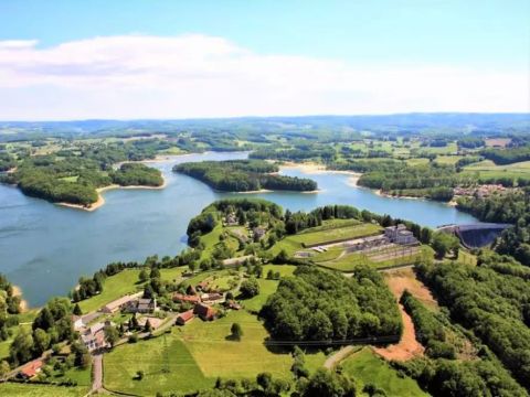 Camping les Rives du Lac Cantalès - Camping Cantal - Image N°2