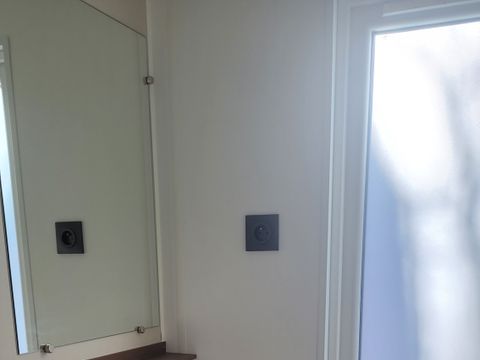 MOBILHOME 6 personnes - MH Premium Riviera 32m² - 3 chambres+ terrasse semi-couverte 15m² + TV + Clim + LV 6 pers