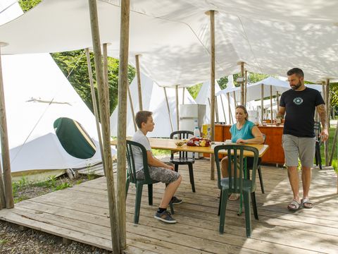 Hébergement 8 personnes - Tipi samedi (sans sanitaires)