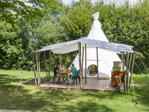 Hébergement 8 personnes - Tipi samedi (sans sanitaires)