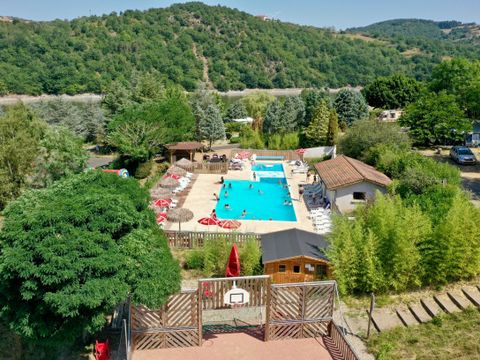Emplacement - Emplacement + éléctricité + voiture + tente / caravane ou camping-car 2 pers