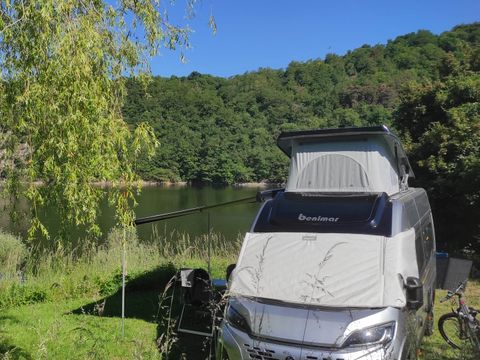 Emplacement - Emplacement + éléctricité + voiture + tente / caravane ou camping-car 2 pers
