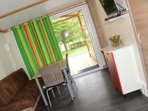 CHALET 6 personnes - Chalet  climatisé / 32m2 / 3 chambres / TV / Terrasse couverte 12 m²