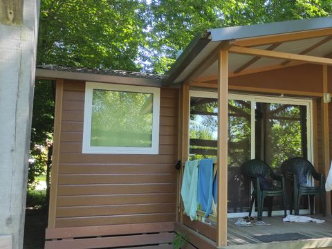 CHALET 6 personnes - Chalet  climatisé / 32m2 / 3 chambres / TV / Terrasse couverte 12 m²