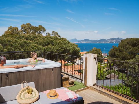 APPARTEMENT 5 personnes - Appartement Bellevue - Vue Mer - Jacuzzi privatif - Climatisation et TV