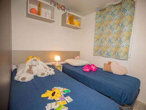 MOBILHOME 5 personnes - Mobil-home Azur Sérénité 24m² - Jacuzzi privatif - 3 pièces - 2 chambres - Climatisation