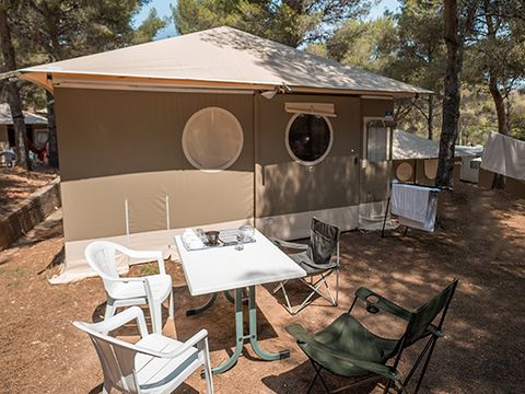 BUNGALOW TOILÉ 6 personnes - 3 chambres. 4 + 2 personnes (sans sanitaires)