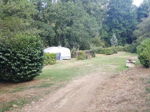 Emplacement - Emplacement + 1 voiture + tente ou camping-car