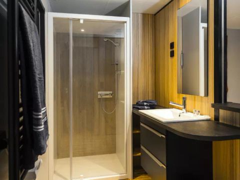 MOBILHOME 2 personnes - Cottage Pagode Premium 2 Pièces 2 Personnes vue lac Jacuzzi + Climatisé + TV