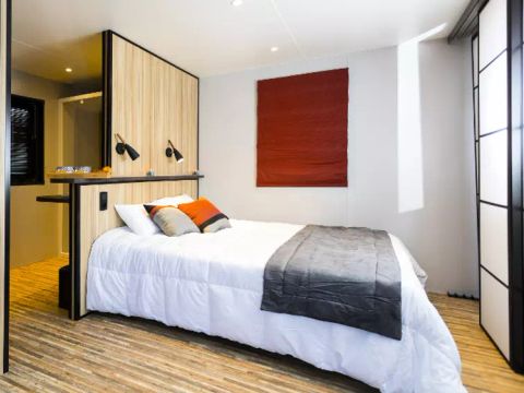 MOBILHOME 2 personnes - Cottage Pagode Premium 2 Pièces 2 Personnes vue lac Jacuzzi + Climatisé + TV