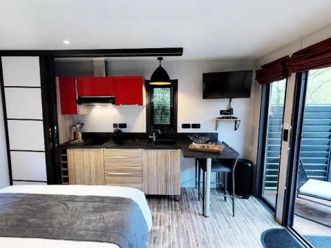 Mobilhome 2 personnes - Cottage Pagode Premium 2 Pièces 2 Personnes vue lac Jacuzzi + Climatisé + TV