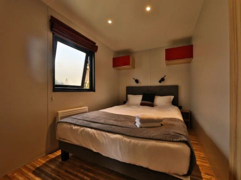 Mobilhome 4 personnes - Cottage Pagode Premium 3 Pièces 4 Personnes Jacuzzi + Climatisé + TV