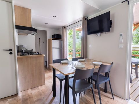 MOBILHOME 6 personnes - Mobil-home | Comfort | 2 Ch. | 4/6 Pers. | Terrasse surélevée | Clim. | TV