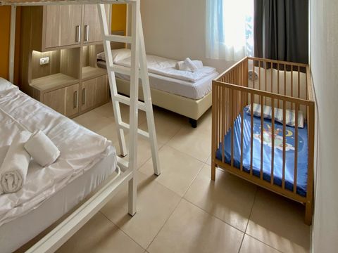 APPARTEMENT 6 personnes - FAMILLE (rez-de-chaussée avec petite terrasse)