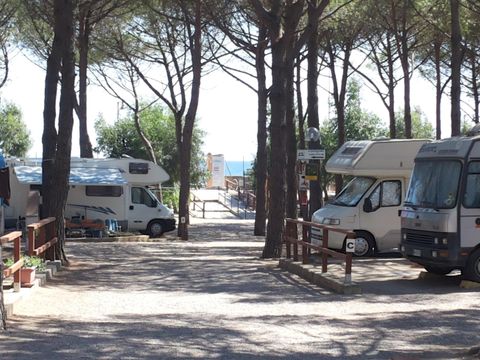 Emplacement - Pour Caravane et Camping Car