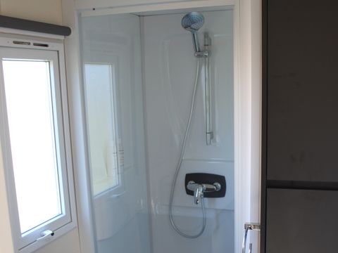 MOBILHOME 4 personnes - Mobil home Confort 2 chambres 28m² + terrasse 9m² + climatisation + TV 4 pers