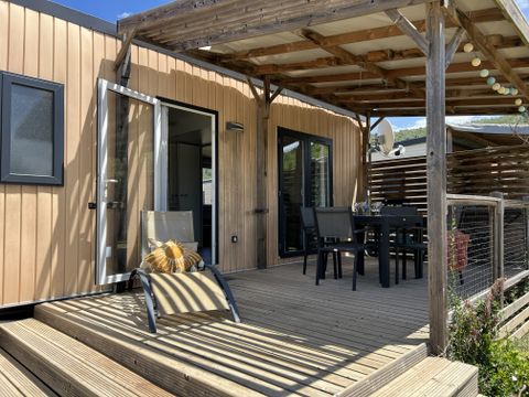Mobilhome 4 personnes - Homeflower Premium 29 m² 2 chambres + terrasse 17m² + TV + LV + Clim + plancha 4 pers