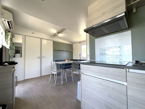 Mobilhome 4 personnes - Homeflower Premium 29 m² 2 chambres + terrasse 17m² + TV + LV + Clim + plancha 4 pers