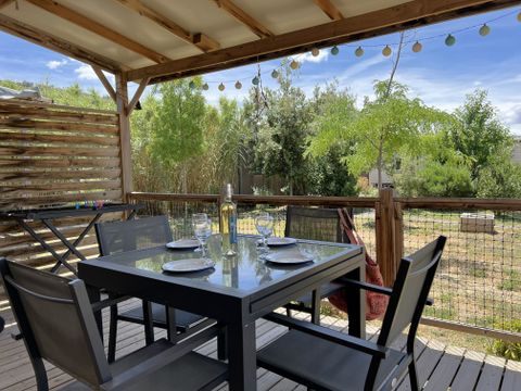 Mobilhome 4 personnes - Homeflower Premium 29 m² 2 chambres + terrasse 17m² + TV + LV + Clim + plancha 4 pers