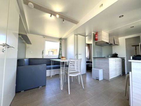 Mobilhome 4 personnes - Homeflower Premium 29 m² 2 chambres + terrasse 17m² + TV + LV + Clim + plancha 4 pers