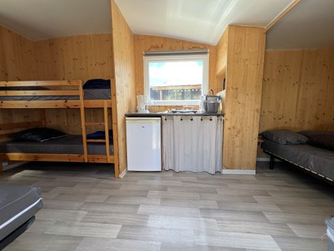 Tente en toile et en bois 5 personnes - Cahute des randonneurs 18m² - 2 chambres - sans sanitaire 5 pers