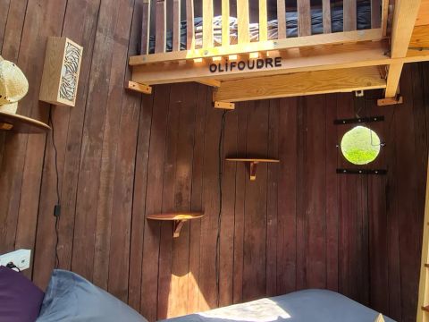 HÉBERGEMENT INSOLITE 4 personnes - Foudreaterre 1 chambre (Petit déjeuner, lit/ménage fait, panier apéro) + SPA 2/4 pers