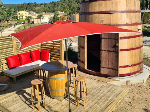 HÉBERGEMENT INSOLITE 4 personnes - Foudreaterre 1 chambre (Petit déjeuner, lit/ménage fait, panier apéro) + SPA 2/4 pers