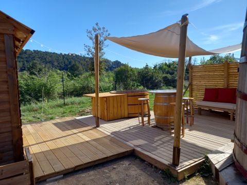 HÉBERGEMENT INSOLITE 4 personnes - Foudreaterre 1 chambre (Petit déjeuner, lit/ménage fait, panier apéro) + SPA 2/4 pers