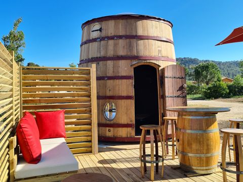 HÉBERGEMENT INSOLITE 4 personnes - Foudreaterre 1 chambre (Petit déjeuner, lit/ménage fait, panier apéro) + SPA 2/4 pers