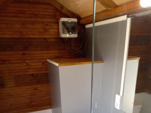 HÉBERGEMENT INSOLITE 2 personnes - Foudrenlair 1 chambre (Petit déjeuner, lit/ménage fait, panier apéro) + SPA 2 pers