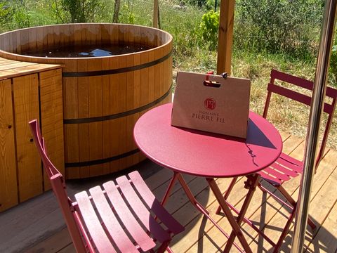 HÉBERGEMENT INSOLITE 2 personnes - Foudrenlair 1 chambre (lit/ménage fait) + SPA 2 pers