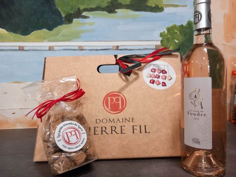 HÉBERGEMENT INSOLITE 2 personnes - Foudrenlair 1 chambre (Petit déjeuner, lit/ménage fait, panier apéro) + SPA 2 pers