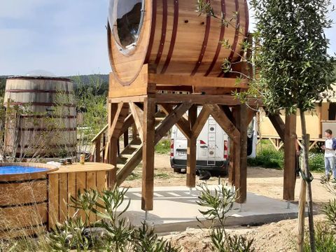 HÉBERGEMENT INSOLITE 2 personnes - Foudrenlair 1 chambre (Petit déjeuner, lit/ménage fait, panier apéro) + SPA 2 pers