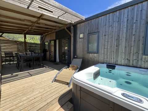 Mobilhome 6 personnes - Mobil-home Premium 38 m² 3 chambres + terrasse 21m² + TV + LV + clim + plancha + 2 SDB 6 pers