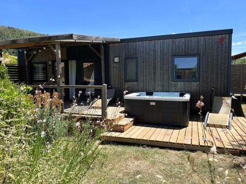 Mobilhome 6 personnes - Mobil-home Premium 38 m² 3 chambres + terrasse 21m² + TV + LV + clim + plancha + 2 SDB 6 pers