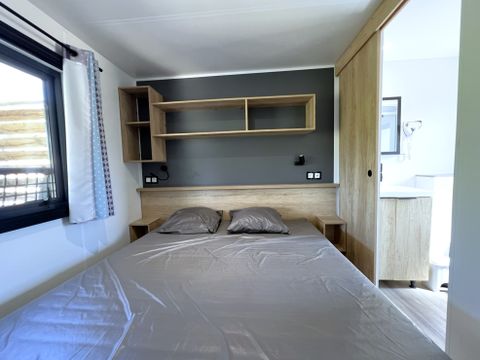 Mobilhome 6 personnes - Mobil-home Premium 38 m² 3 chambres + terrasse 21m² + TV + LV + clim + plancha + 2 SDB 6 pers