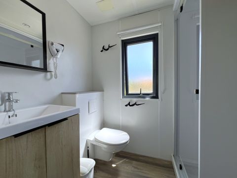 Mobilhome 6 personnes - Mobil-home Premium 38 m² 3 chambres + terrasse 21m² + TV + LV + clim + plancha + 2 SDB 6 pers